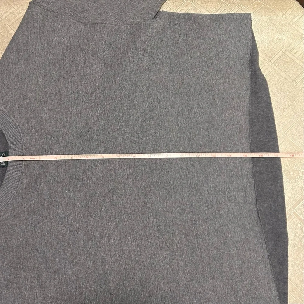 Wild Fable Wild Grey Cropped Raw Hem Crewneck Sweatshirt Pullover Boxy Cozy XS - Picture 8 of 9